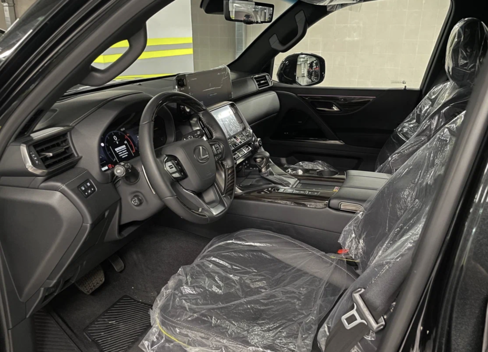 Lexus LX III рестайлинг 2, 2025 год, 20 000 000 рублей, 4 фотография