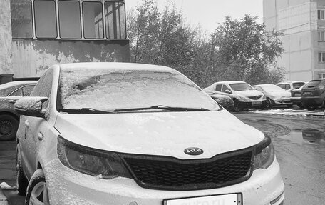 KIA Rio III рестайлинг, 2015 год, 999 999 рублей, 2 фотография