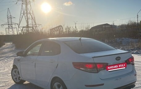 KIA Rio III рестайлинг, 2015 год, 999 999 рублей, 10 фотография