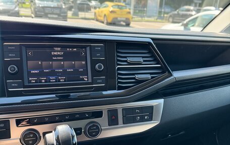 Volkswagen Multivan T6 рестайлинг, 2021 год, 6 530 000 рублей, 10 фотография