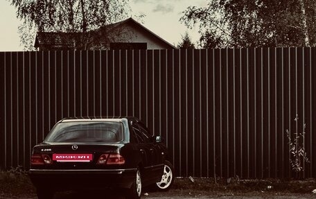 Mercedes-Benz E-Класс, 1998 год, 300 000 рублей, 3 фотография