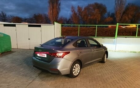 Hyundai Solaris II рестайлинг, 2017 год, 589 100 рублей, 2 фотография