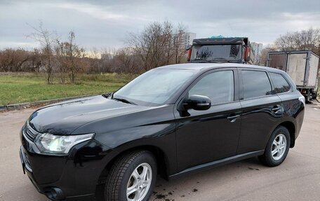 Mitsubishi Outlander III рестайлинг 3, 2013 год, 1 100 000 рублей, 2 фотография