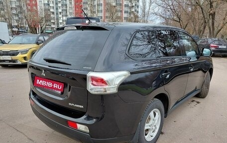 Mitsubishi Outlander III рестайлинг 3, 2013 год, 1 100 000 рублей, 3 фотография