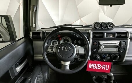 Toyota FJ Cruiser, 2006 год, 2 395 000 рублей, 17 фотография