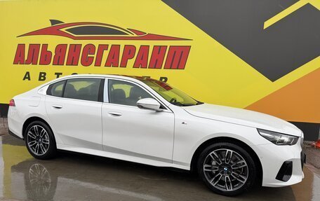 BMW 5 серия, 2025 год, 8 900 000 рублей, 10 фотография