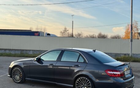 Mercedes-Benz E-Класс, 2011 год, 1 300 000 рублей, 3 фотография