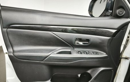 Mitsubishi Outlander III рестайлинг 3, 2017 год, 2 690 000 рублей, 11 фотография