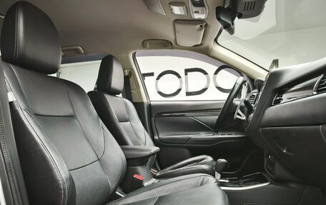 Mitsubishi Outlander III рестайлинг 3, 2017 год, 2 690 000 рублей, 14 фотография