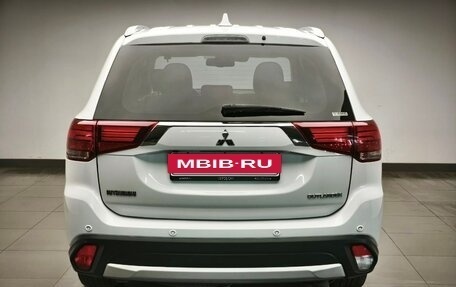 Mitsubishi Outlander III рестайлинг 3, 2017 год, 2 690 000 рублей, 4 фотография