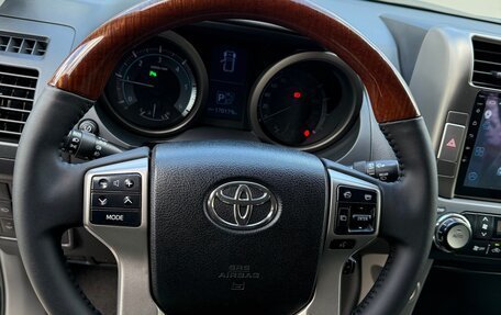 Toyota Land Cruiser Prado 150 рестайлинг 2, 2013 год, 3 100 000 рублей, 19 фотография