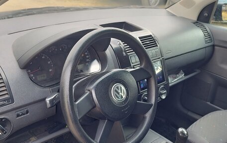 Volkswagen Polo IV рестайлинг, 2004 год, 300 000 рублей, 13 фотография