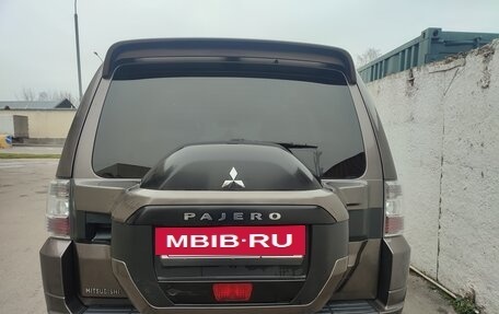 Mitsubishi Pajero IV, 2014 год, 2 650 000 рублей, 3 фотография