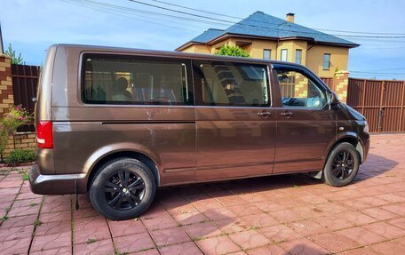 Volkswagen Caravelle T5, 2012 год, 2 000 000 рублей, 2 фотография