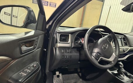 Toyota Highlander III, 2017 год, 4 250 000 рублей, 2 фотография