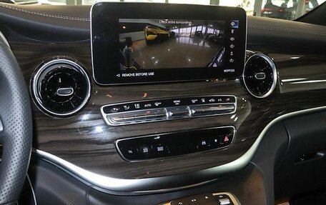 Mercedes-Benz V-Класс, 2023 год, 9 900 000 рублей, 12 фотография