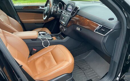 Mercedes-Benz GLS, 2018 год, 4 300 000 рублей, 29 фотография