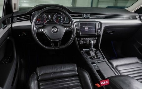 Volkswagen Passat B8 рестайлинг, 2015 год, 1 799 000 рублей, 6 фотография