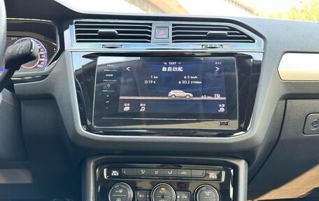 Volkswagen Tiguan II, 2021 год, 2 563 000 рублей, 13 фотография