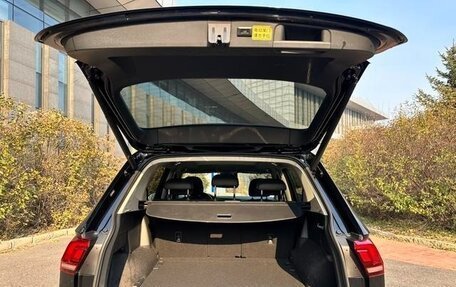 Volkswagen Tiguan II, 2021 год, 2 563 000 рублей, 17 фотография