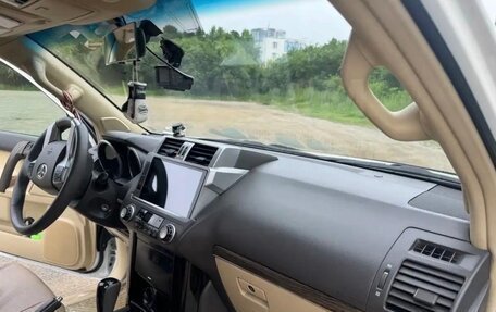 Toyota Land Cruiser Prado 150 рестайлинг 2, 2015 год, 3 555 000 рублей, 16 фотография