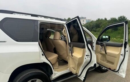 Toyota Land Cruiser Prado 150 рестайлинг 2, 2015 год, 3 555 000 рублей, 20 фотография