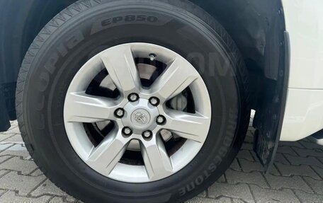 Toyota Land Cruiser Prado 150 рестайлинг 2, 2015 год, 3 555 000 рублей, 23 фотография