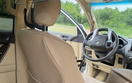 Toyota Land Cruiser Prado 150 рестайлинг 2, 2015 год, 3 555 000 рублей, 19 фотография