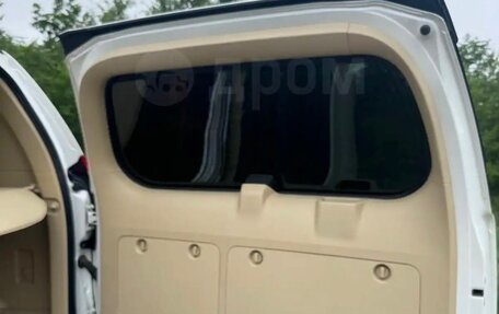 Toyota Land Cruiser Prado 150 рестайлинг 2, 2015 год, 3 555 000 рублей, 25 фотография