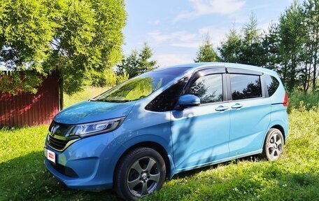 Honda Freed II, 2017 год, 1 600 000 рублей, 2 фотография