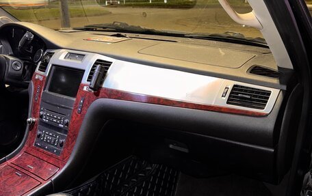 Cadillac Escalade III, 2007 год, 1 300 000 рублей, 9 фотография