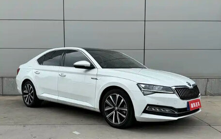 Skoda Superb III рестайлинг, 2022 год, 1 869 047 рублей, 3 фотография