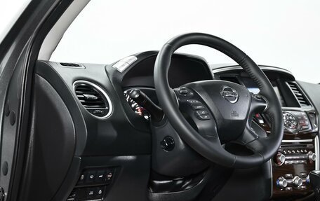 Nissan Pathfinder, 2015 год, 1 599 000 рублей, 10 фотография