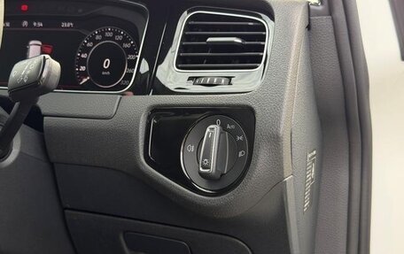 Volkswagen Golf VII, 2017 год, 1 133 222 рублей, 24 фотография