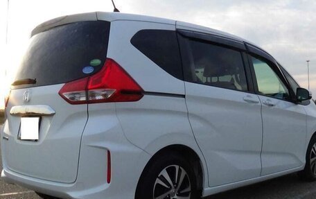 Honda Freed II, 2017 год, 1 725 000 рублей, 3 фотография