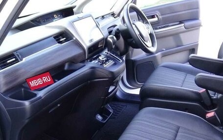 Honda Freed II, 2017 год, 1 725 000 рублей, 22 фотография