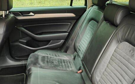 Volkswagen Passat B8 рестайлинг, 2019 год, 2 000 000 рублей, 13 фотография