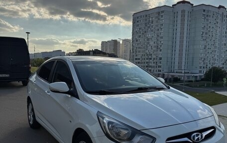 Hyundai Solaris II рестайлинг, 2011 год, 1 150 000 рублей, 1 фотография