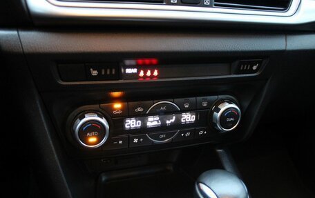 Mazda 3, 2018 год, 1 829 000 рублей, 18 фотография