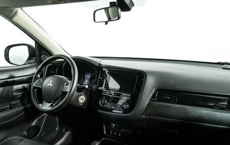 Mitsubishi Outlander III рестайлинг 3, 2019 год, 2 049 700 рублей, 9 фотография