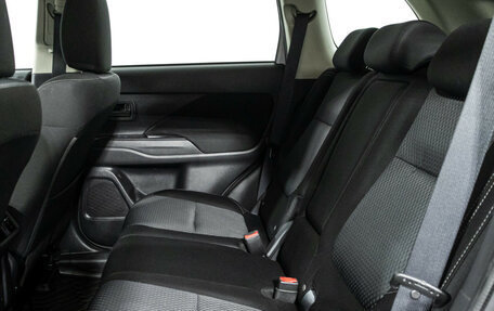 Mitsubishi Outlander III рестайлинг 3, 2019 год, 2 049 700 рублей, 10 фотография