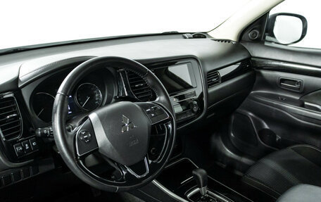 Mitsubishi Outlander III рестайлинг 3, 2019 год, 2 049 700 рублей, 11 фотография