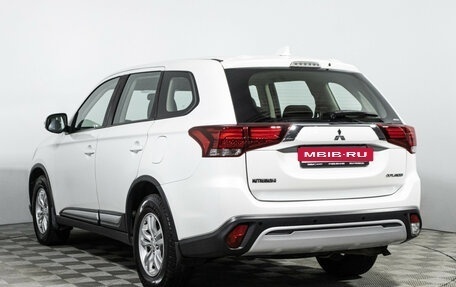 Mitsubishi Outlander III рестайлинг 3, 2019 год, 2 049 700 рублей, 7 фотография