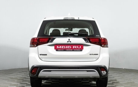 Mitsubishi Outlander III рестайлинг 3, 2019 год, 2 049 700 рублей, 6 фотография