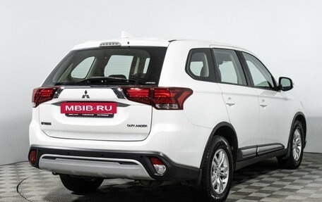 Mitsubishi Outlander III рестайлинг 3, 2019 год, 2 049 700 рублей, 5 фотография