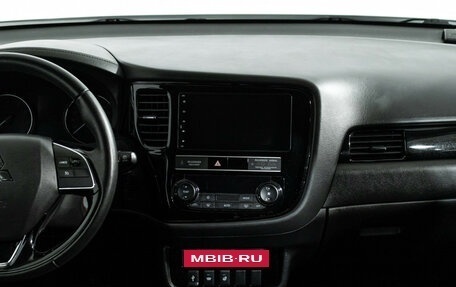 Mitsubishi Outlander III рестайлинг 3, 2019 год, 2 049 700 рублей, 14 фотография