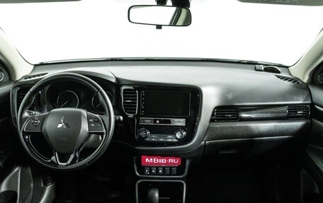 Mitsubishi Outlander III рестайлинг 3, 2019 год, 2 049 700 рублей, 13 фотография