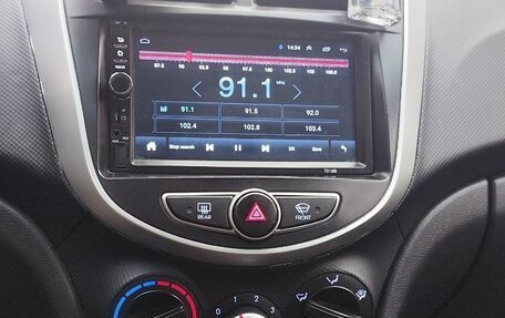 Hyundai Solaris II рестайлинг, 2011 год, 690 000 рублей, 16 фотография