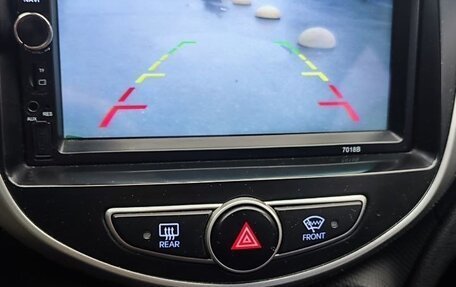 Hyundai Solaris II рестайлинг, 2011 год, 690 000 рублей, 15 фотография