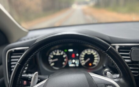 Mitsubishi Outlander III рестайлинг 3, 2013 год, 1 800 000 рублей, 11 фотография